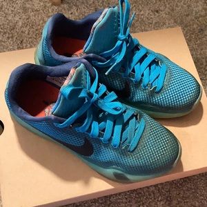 Nike Kobe Bryant 10 Blue Lagoon sz 4.5Y